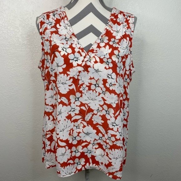 Karl Lagerfeld Tops - Karl Lagerfeld Floral Print Pearl V-neck Top SizeS